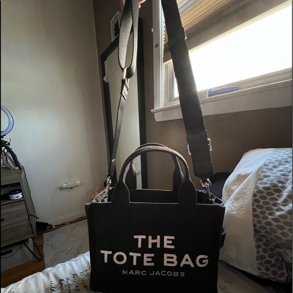 Marc Jacobs Handbags - Marc Jacobs Tote Bag!